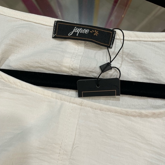 Womans cream color blouse - Picture 2 of 4